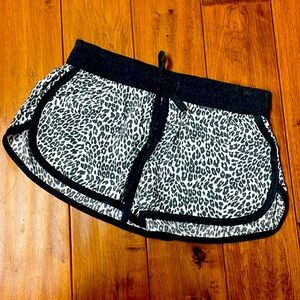 NEW with tag Victoria’s Secret Leopard Print Gray pj shorts (1 piece only) Small